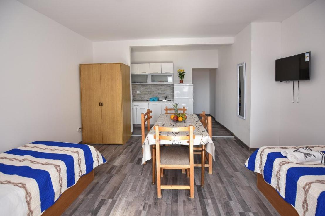 Val Apartmani, Stara Novalja Kültér fotó