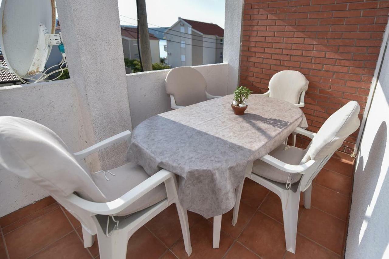Val Apartmani, Stara Novalja Kültér fotó